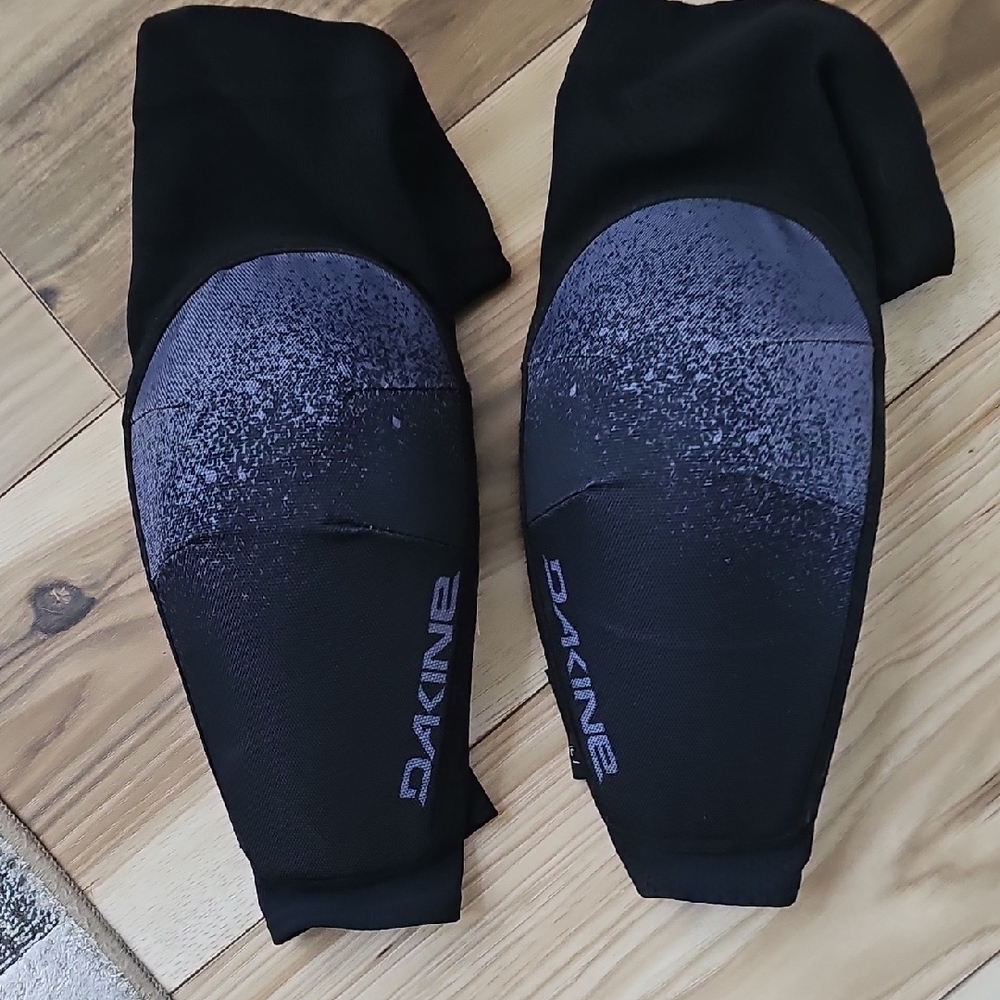 Dakine Black Women's Knee Pads - Black